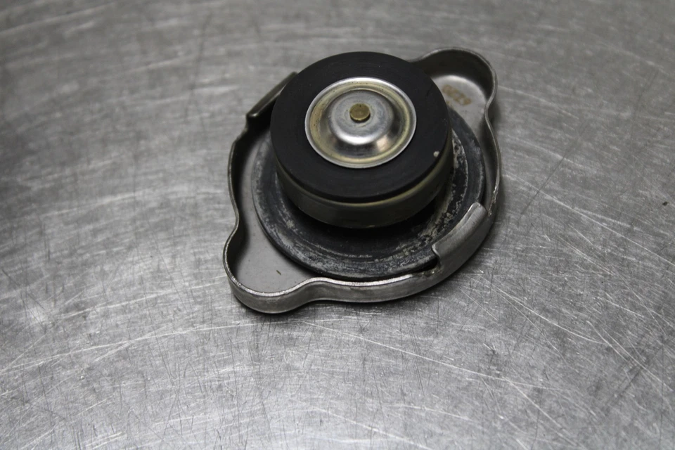 07-08 YAMAHA YZF R1 RADIATOR CAP 5SL-12462-00-00 Foto 4 de 4