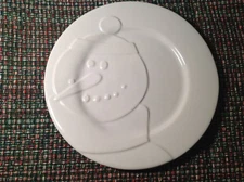 New Old Stock 2004 Macy's The Cellar White Embossed Snowman Christmas Plates 9.5