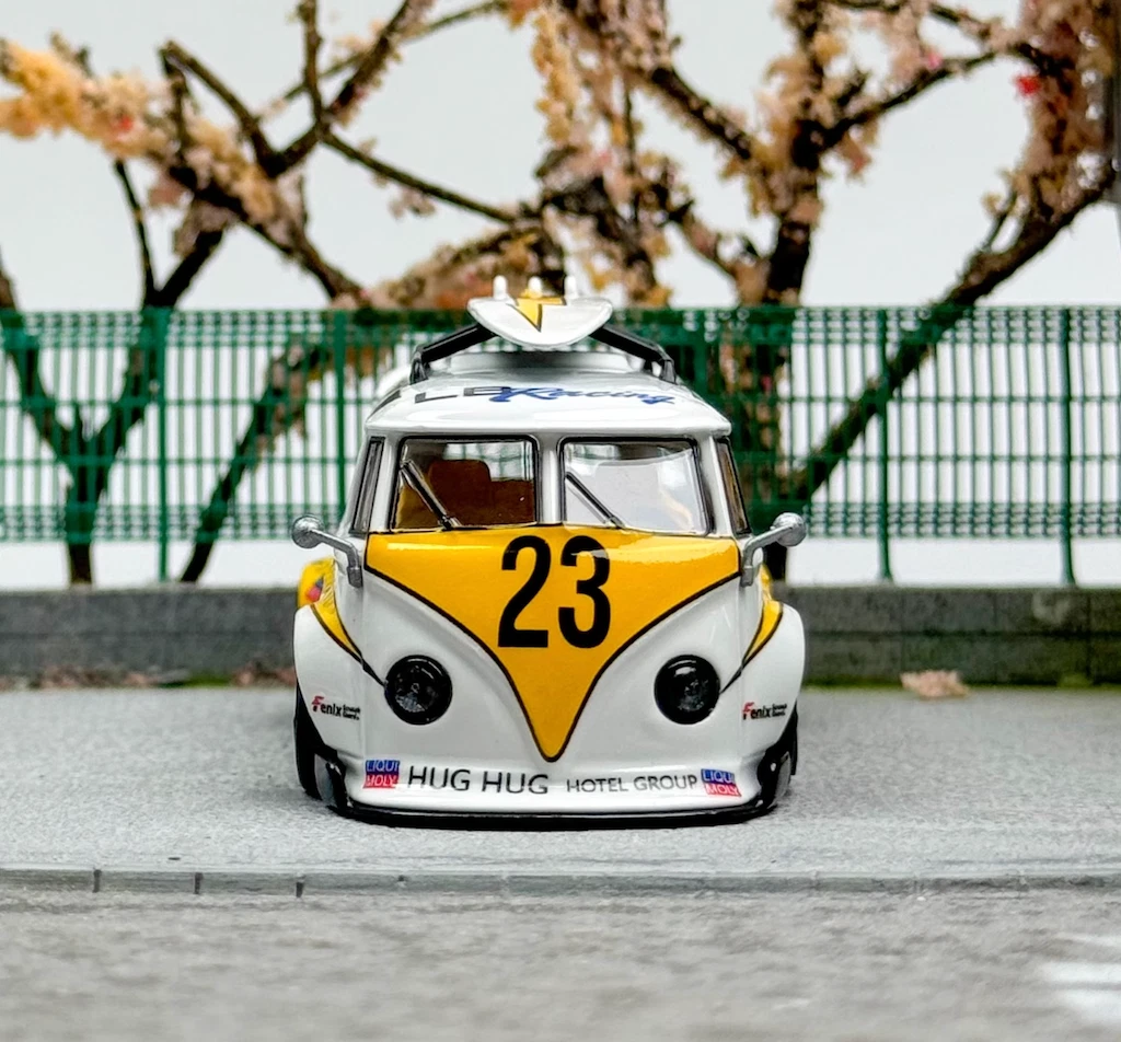 ミニカー 4R-711 LMLF Model 1/64 VW T1 RWB BUS LMLF 1:64 VW T1 RWB BUS Hello Kitty - Diecast Car – Super