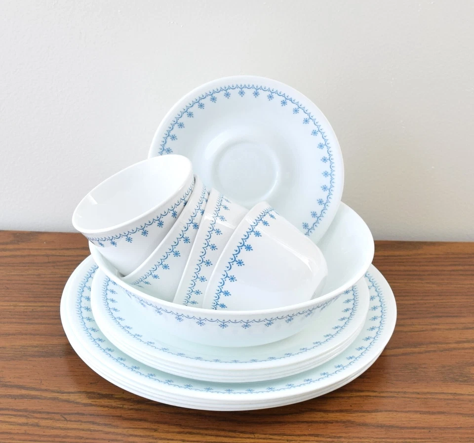 Juego de vajilla de 17 piezas Corning Snowflake azul 4 ajustes de mesa Foto 3 de 4