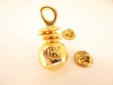 Pin's Pin Badge UNE TOUCHE DE NAF NAF - PARFUM  PERFUME - DIFFUSEUR  DIFFUSER !