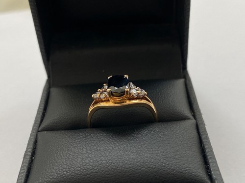 Anello in oro 9 kt con zaffiro e zirconi misura M - Foto 11 di 11