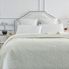 Quilt Coverlet Bedspread Embossing Lightweight Quilt King Size 106x96" Ivory