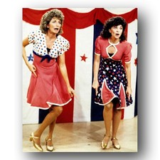 Penny Marshall, Cindy Williams Photo 8x10 Laverne & Shirley TV Show 1980s