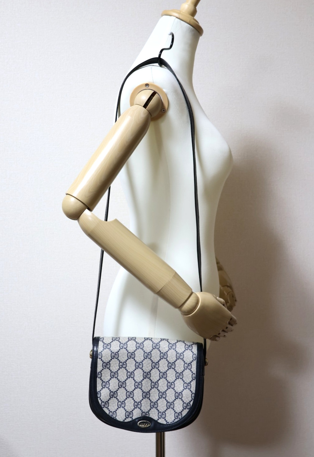 Gucci Vintage Bag Shoulder Bag Crossbody Purse GG Supreme Leather Navy Authentic thumbnail 22