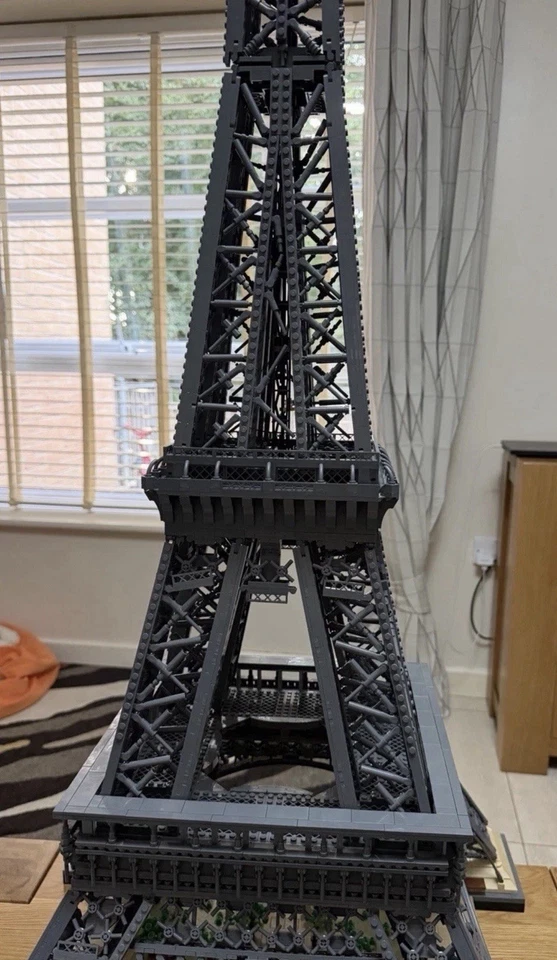 LEGO Icons 10307 Eiffel Tower, photo 3 of 5