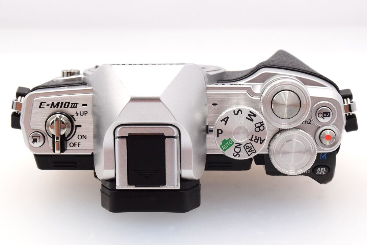 3,800 shots only OLYMPUS OM-D E-M10 Mark III Body Silver 3,800 shots only OLYMPUS OM-D E-M10 Mark III Body Silver