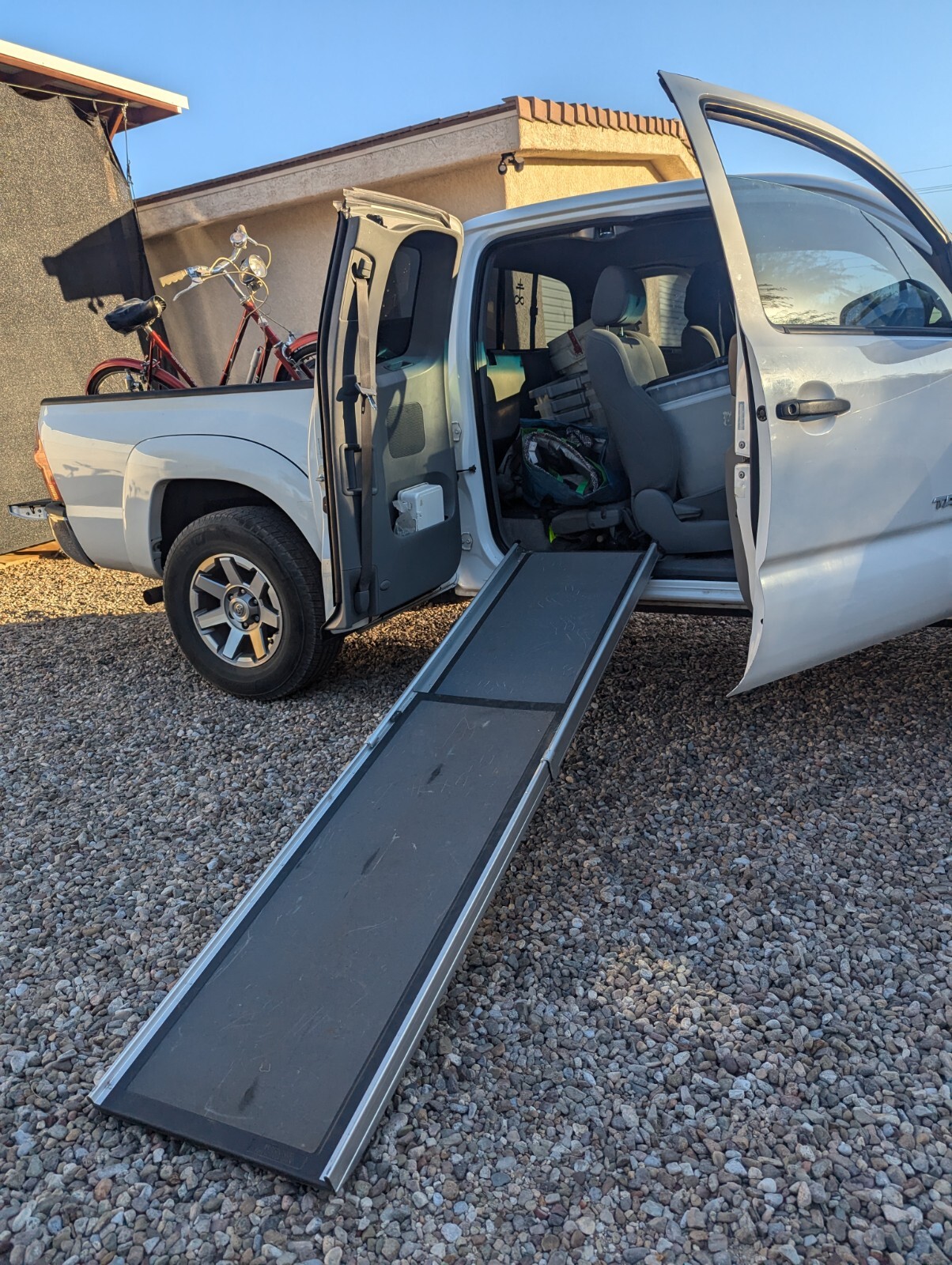 PetSafe Happy Ride XL Dog Ramp 87x20 Gray Supports 300 lbs Telescoping Design