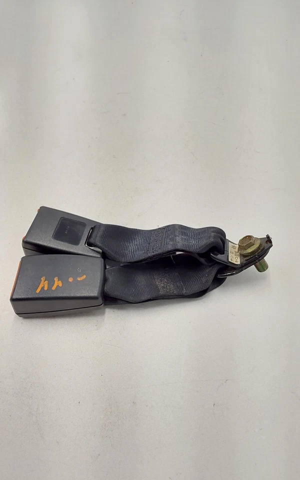 Оригинальные центральные пряжки ремней безопасности для задних MAZDA 3 2004 года выпуска - Изображение 4 из 4