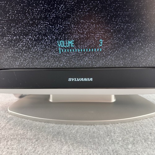 Sylvania LD155SC8 LCD TV/DVD Combo 15" Flatscreen HDTV Retro Gaming DVD NO WORK - Picture 18 of 19