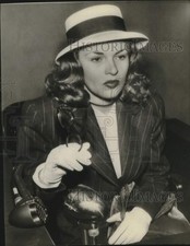 1946 Press Photo Actress Peggy Knudsen at Los Angeles superior court - nox30292