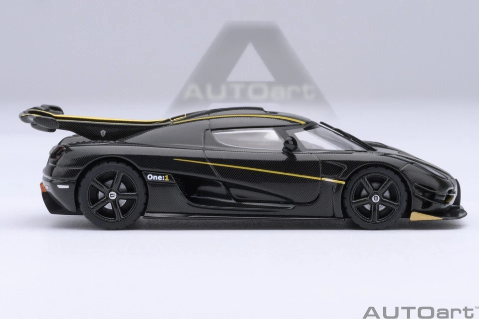 1/64 Koenigsegg One:1 Carbon Fiber Diecast Model Car By AUTOart 20043 - Image 4 of 4
