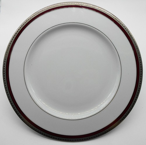 GRANDE ASSIETTE EN PORCELAINE