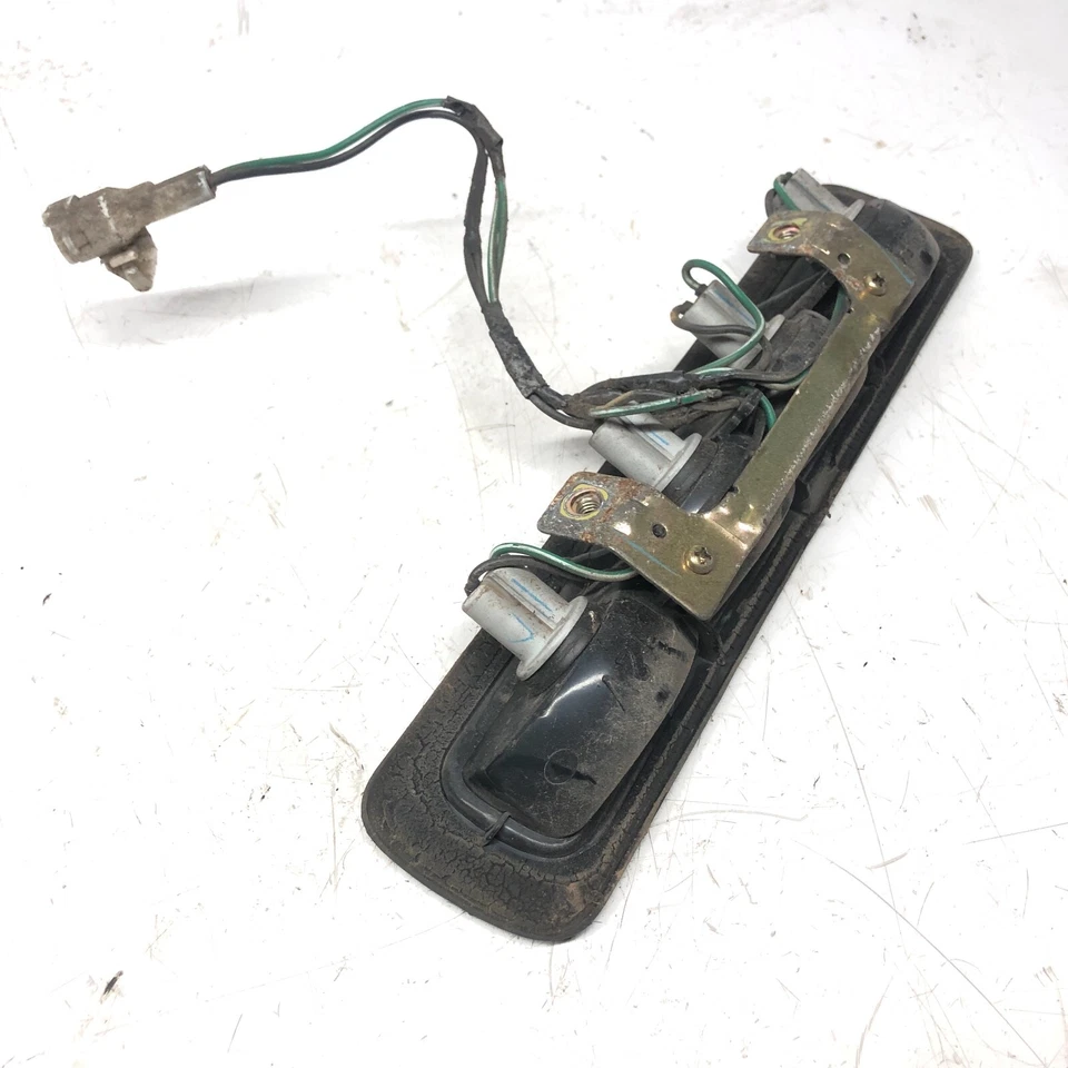 MITSUBISHI L200 K74T 4X4 2,5 DIÉSEL TERCERA LUZ DE FRENO 2001 - 2006 Foto 3 de 3