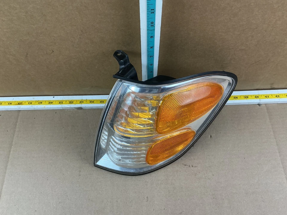 2001 - 2004 年丰田红杉司机侧公园转向信号灯 815200C020 原始设备制造商 — 第 2/4 张图片