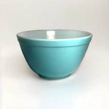 Vintage Pyrex Robins Egg Blue Turquoise Nesting Mixing Bowl 1.5 pt 401 Shiny!