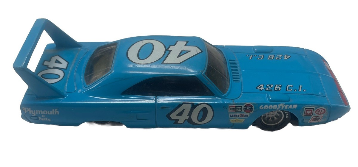 Racing Champions Pete Hamilton #40 1970 Plymouth Superbird 1:32