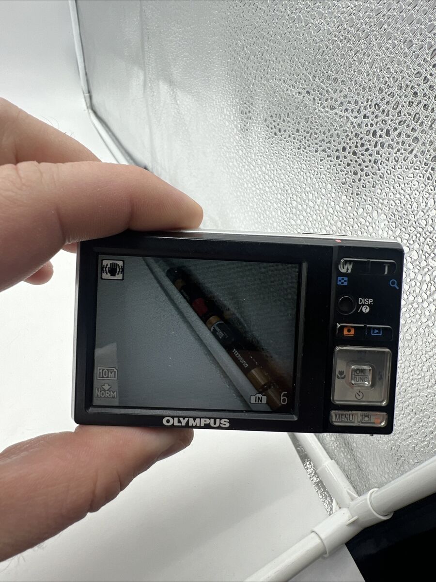 OLYMPUS FE-3000 SILVER DIGITAL CAMERA WITH 1 BATTERY OLYMPUS FE-3000 SILVER DIGITAL CAMERA WITH 1 BATTERY
