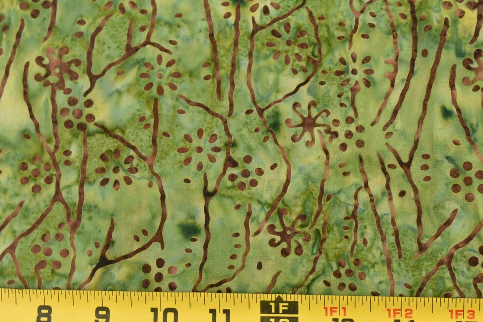 Por 1/2 yarda, tela batik marrón sobre verde, moda/sobre el arco iris/41014-46, M9043 Foto 2 de 4