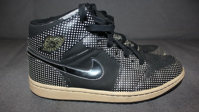 retro jordan 1 white and black