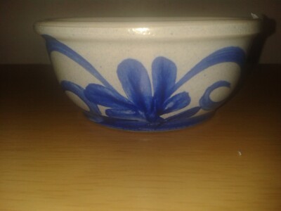 Vintage kleine Steinzeug Schale. Blaues Muster. Floral? unsicher. (C33)