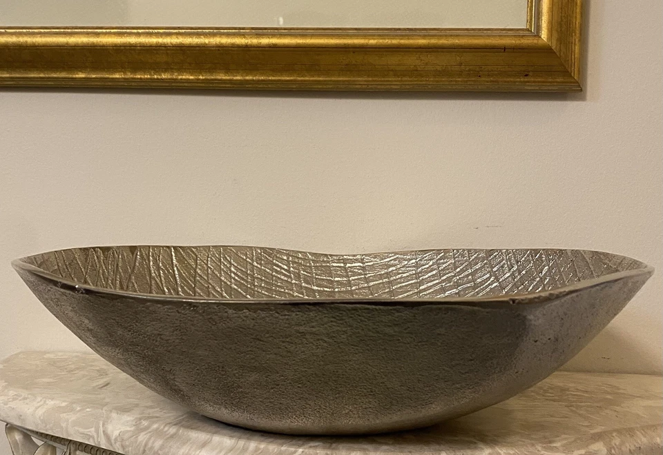 Linda tigela grande texturizada de metal atribuída à bola Beatriz rara - Imagem 2 de 4