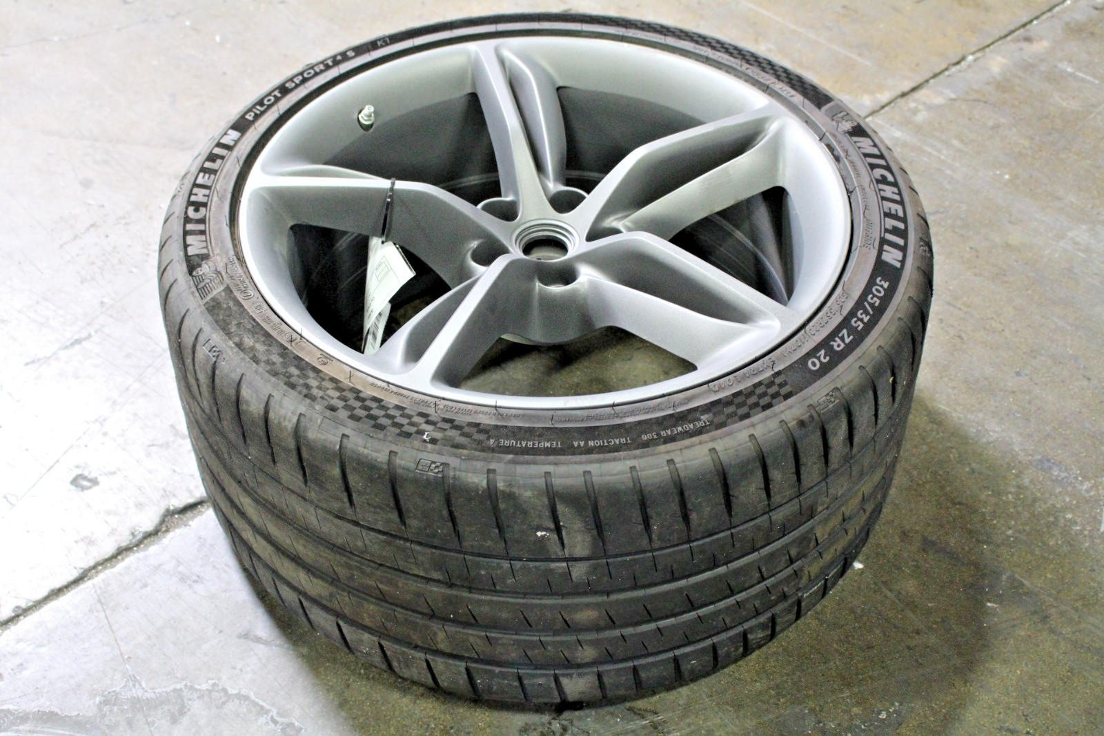 Ferrari 296 GTB Rear Right Wheel P/N 986229