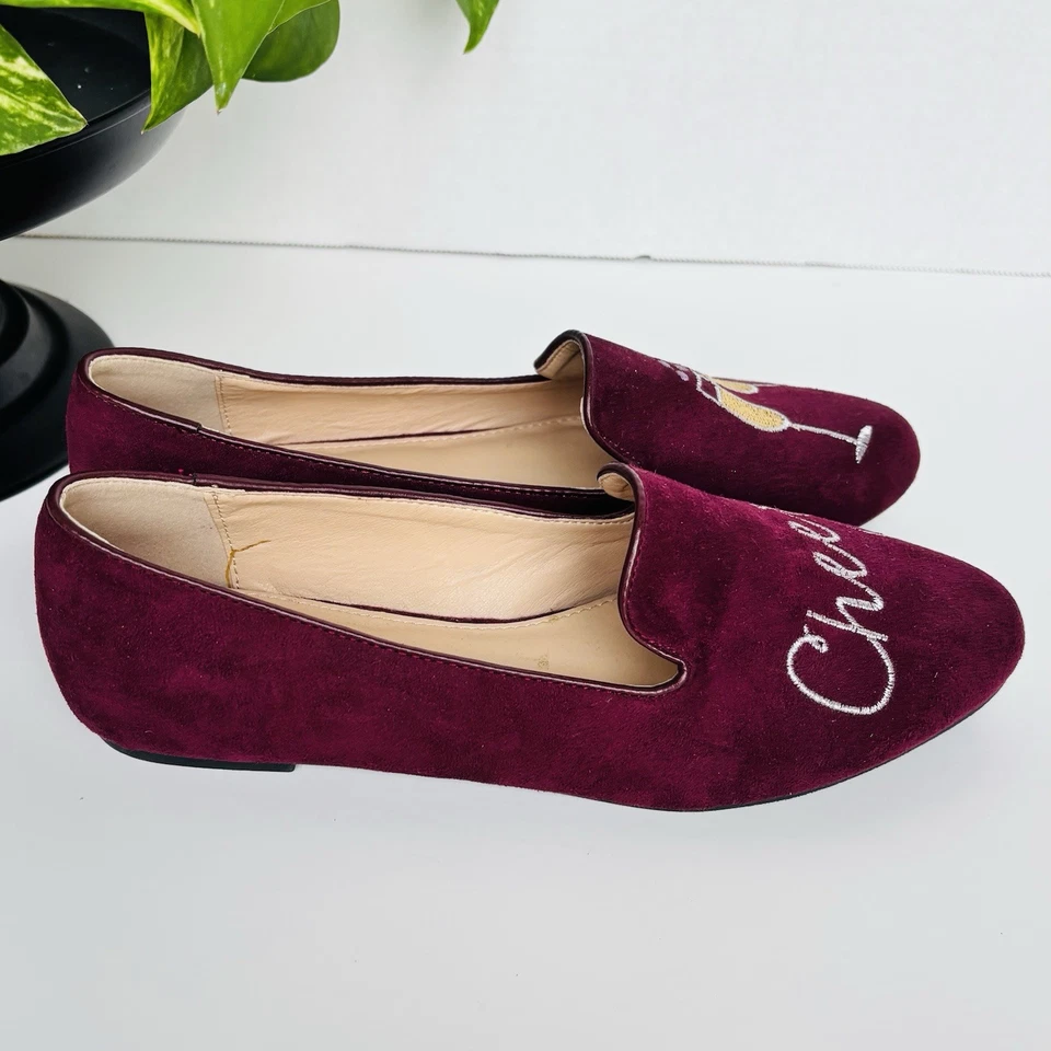 C. Wonder Stevie Borgoña Terciopelo Saludos y Copas de Champagne Bordadas Planas Foto 2 de 4