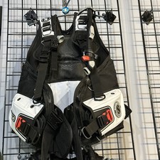 SCUBAPRO woman’s Bella BCD size medium