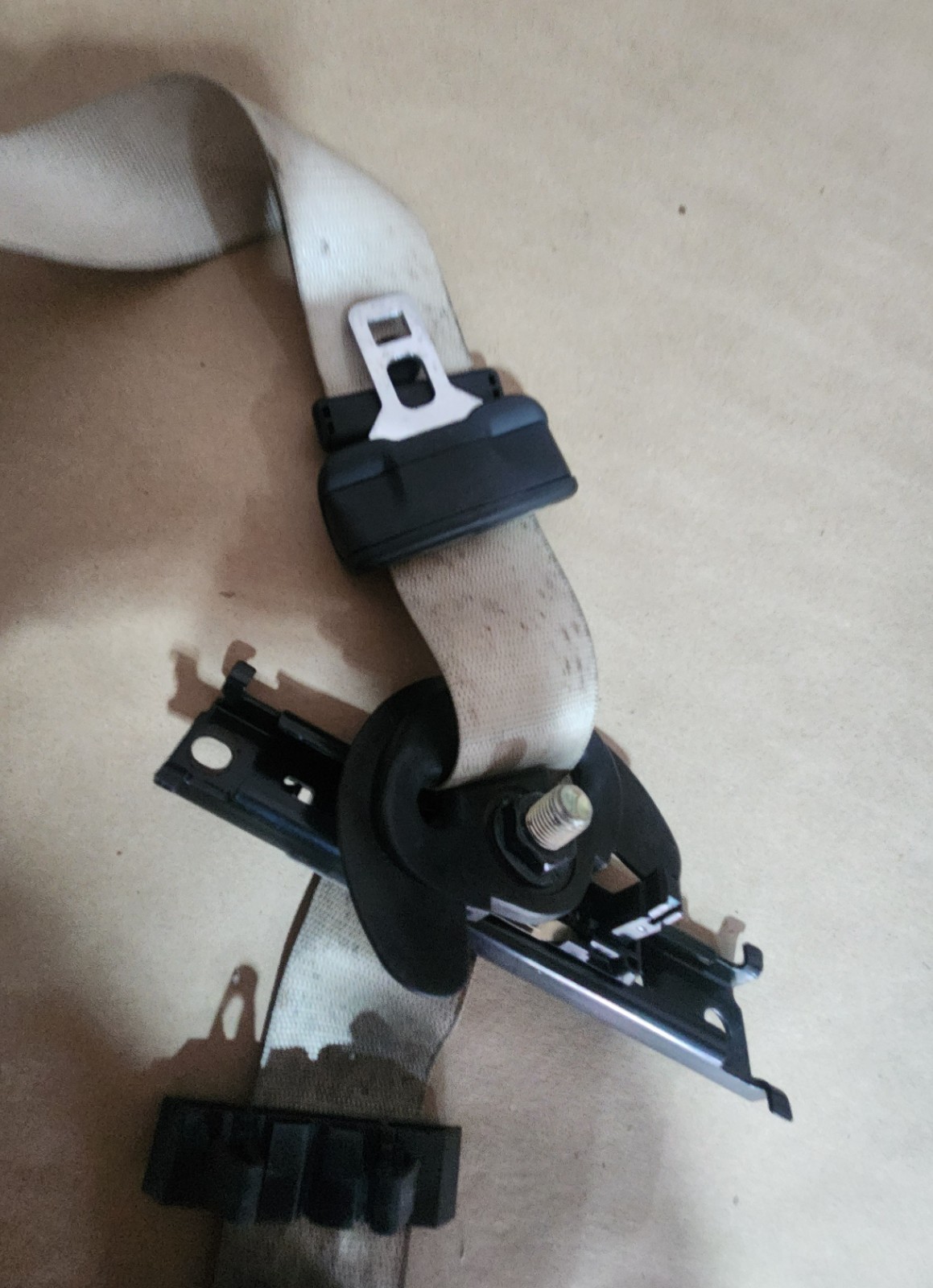 2013-2023 MASERATI GHIBLI LEFT FRONT SEAT BELT RETRACTOR OEM 627069200
