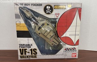 Bandai Macross VF 1S Valkyrie Variable Fighter 1/55 Scale Model Beige Plastic