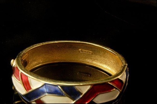 VINTAGE SIGNED BOUCHER BLUE RED WHITE ENAMEL GOLD TONE BRACELET ME - Picture 3 of 4