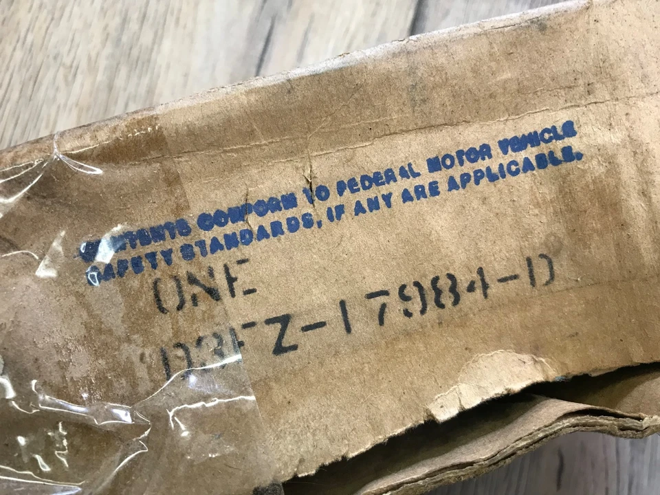 1973 1974 FORD PINTO NOS PROTETOR DE PARA-CHOQUE TRASEIRO CROMADO D3FZ-17984-D - Imagem 2 de 2