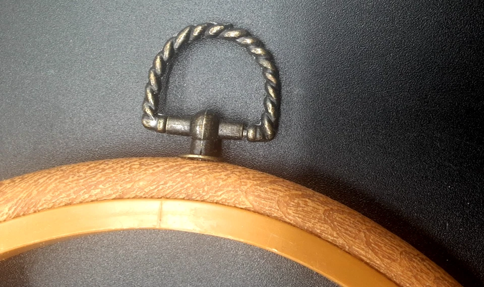 4 Vintage Flexi-Wood Faux Wood Grain Plastic Embroidery Hoop Frame Lot 8" x 10" - Image 4 of 4