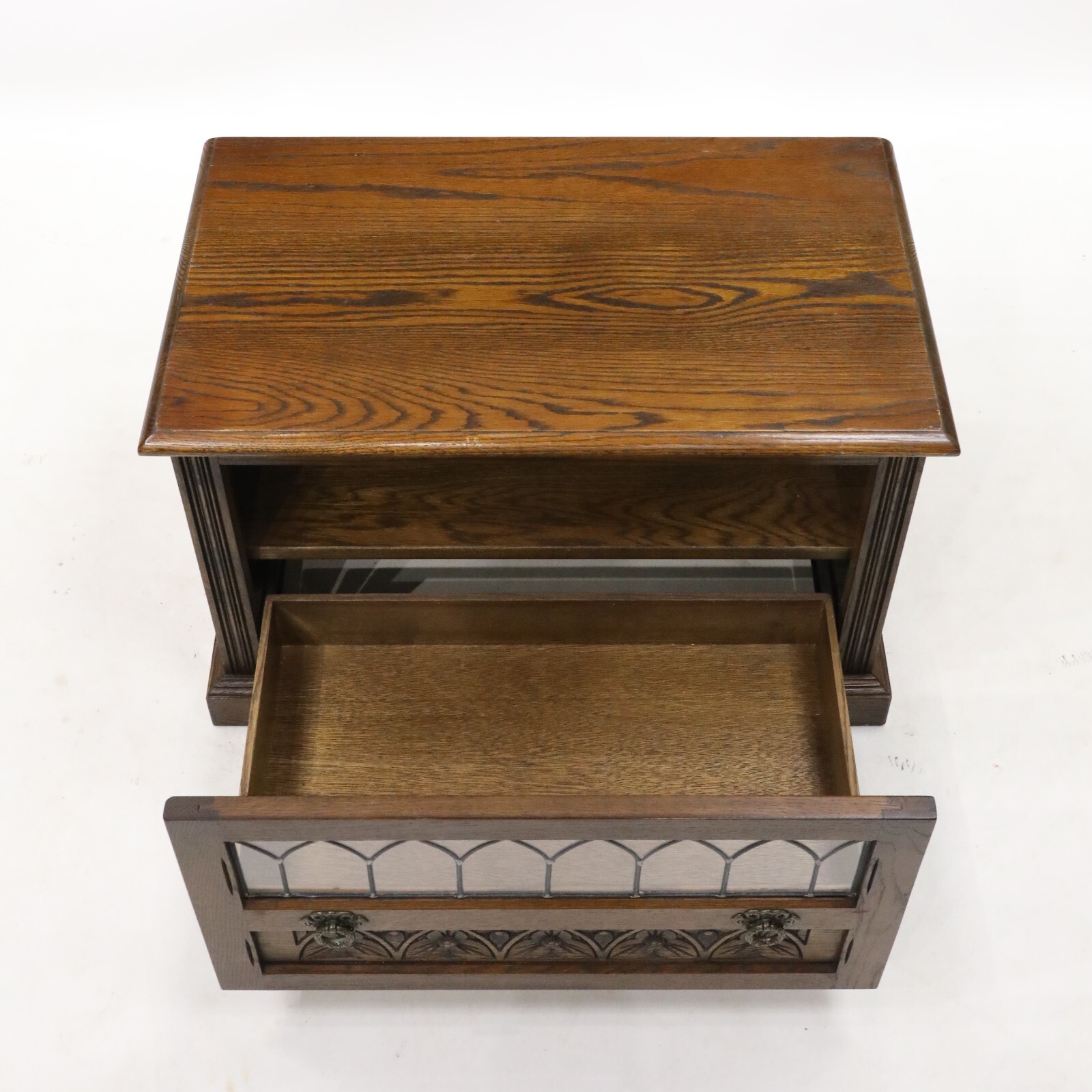 Old Charm TV Stand Leaded Glazed Drawer Model 2226 Light Oak FREE UK