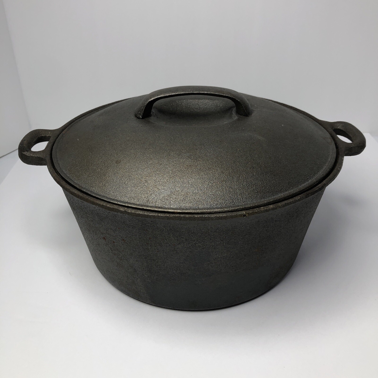 WKM 4.5 Qt. Cast Iron Dutch Oven w/ Matching Lid Vintage See Pictures