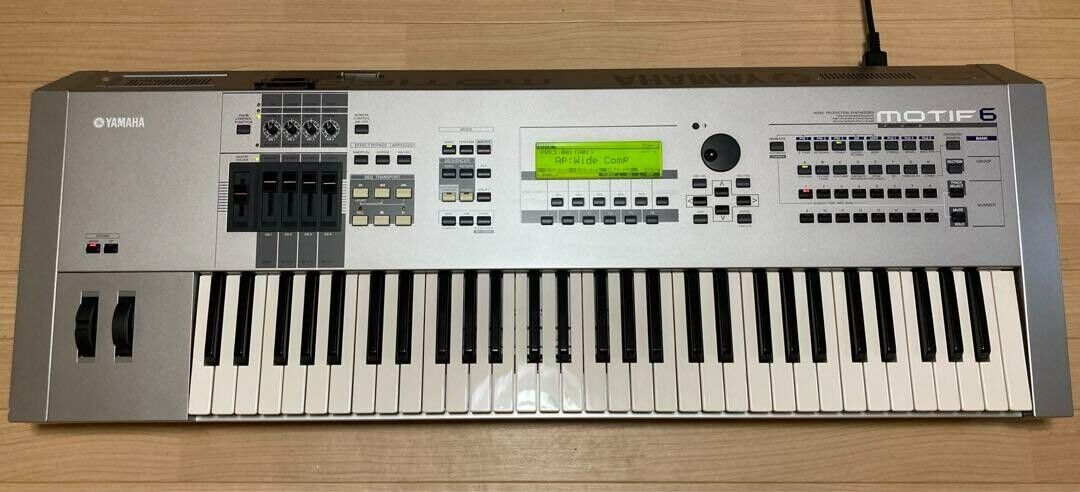 Yamaha MOTIF6 61-Key Keyboard Synthesizer Used with Power Yamaha MOTIF6 61-Key Keyboard Synthesizer Used with Power