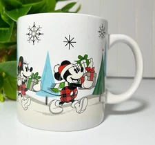 Disney Christmas 24oz Mug, Mickey Minnie Donald Goofy Holiday scene Zrike Brands