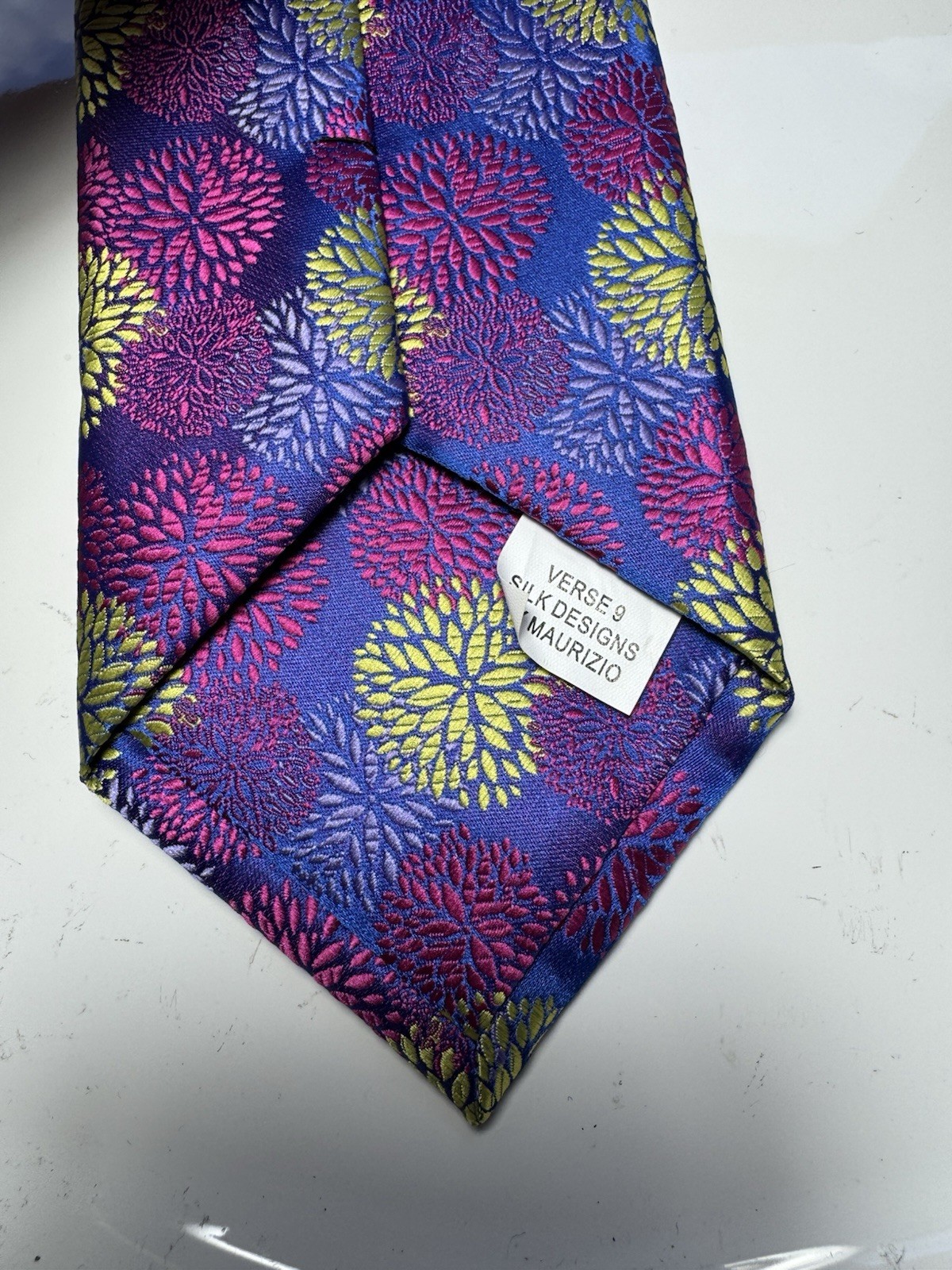 NWT VERSE 9 MULTI COLOR GEOMETRIC STYLE PRINT SILK DESIGNS NECK TIE & HANKY