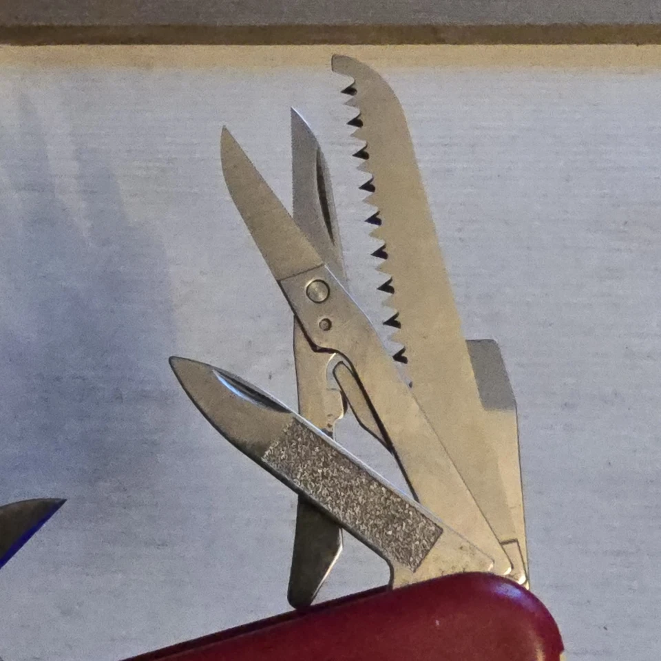 NAVAJA SUIZA VICTORINOX HANDYMAN 91MM 6 CAPAS MULTIHERRAMIENTA, ALICATES Foto 4 de 4