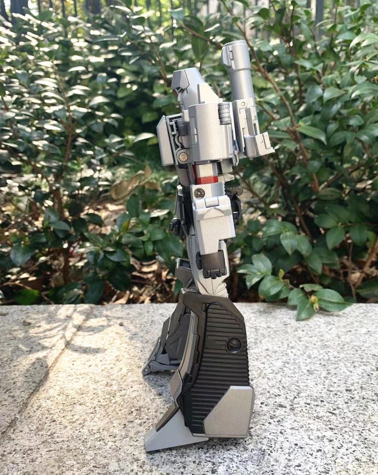 Masterpiece MP36 Megatron Decepticons Toy Figure New in Box - Image 3 of 4