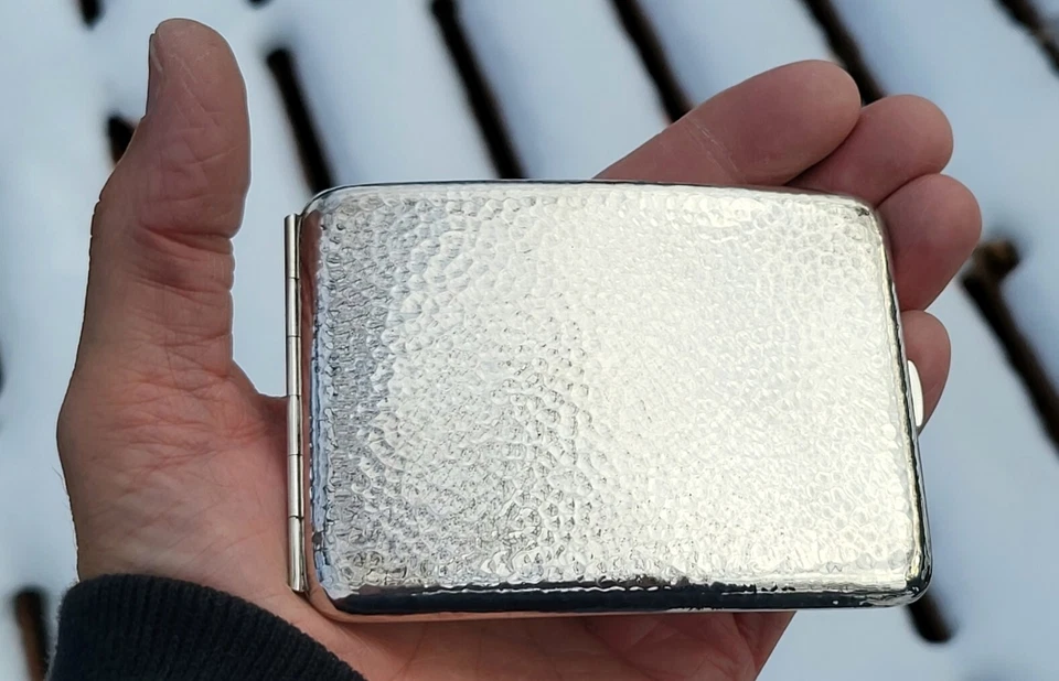 FINE LRG c. 1965 Japonés Martillado Esterlina + Plata Curvo Estuche de Humos 3.56 oz Foto 2 de 4