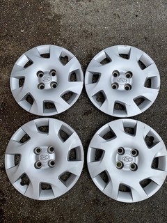 HYUNDAI I20 15" WHEEL TRIMS X 4 HUB CAP GENUINE 529601J605 BOLT ON TYPE