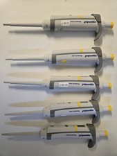 Eppendorf Research Plus 2-20uL Adjustable Pipette Pipetor used