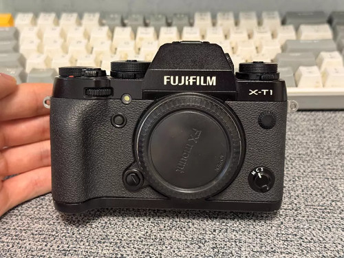 Fujifilm Fuji X-T1 XT1 Mirrorless Digital Cam(Body Only) w/Accessories English - Picture 1 of 7