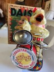 Old 1950s Battery Operated Daisy the Jolly Drumming Duck In Box Cragston Japan  — photo 4