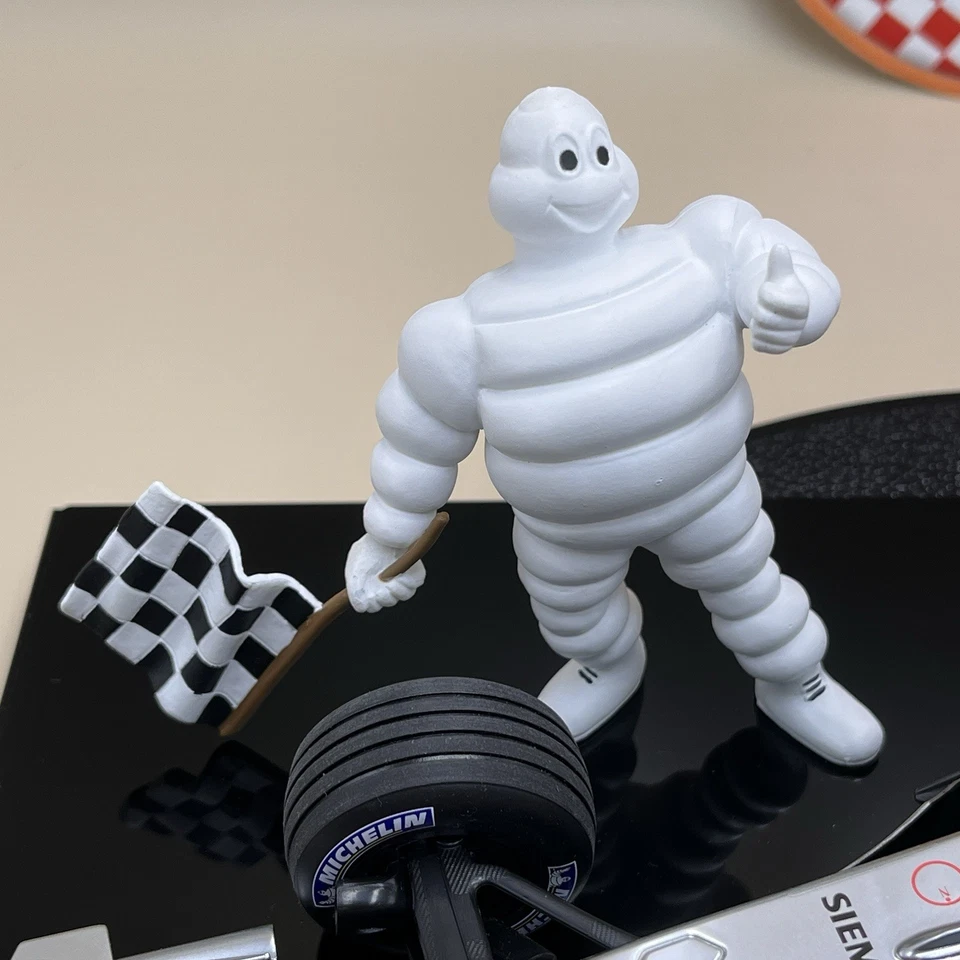 MINICHAMPS 1/18 McLaren Mercedes MP4-21 2006 Kimi Raikkonen Michelin Figure - Image 4 of 4