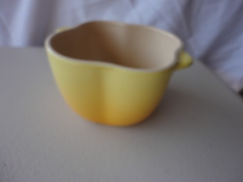 Le Creuset Petite gelbe Paprika Cocotte Mini Kasserolle NUR BODEN