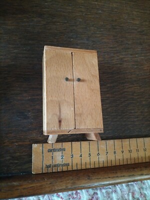 VINTAGE PUPPENHAUS BARTONS KLEINER HELLER HOLZ-DOPPELTÜRENSCHRANK 1:16 SEHR GUTER ZUSTAND