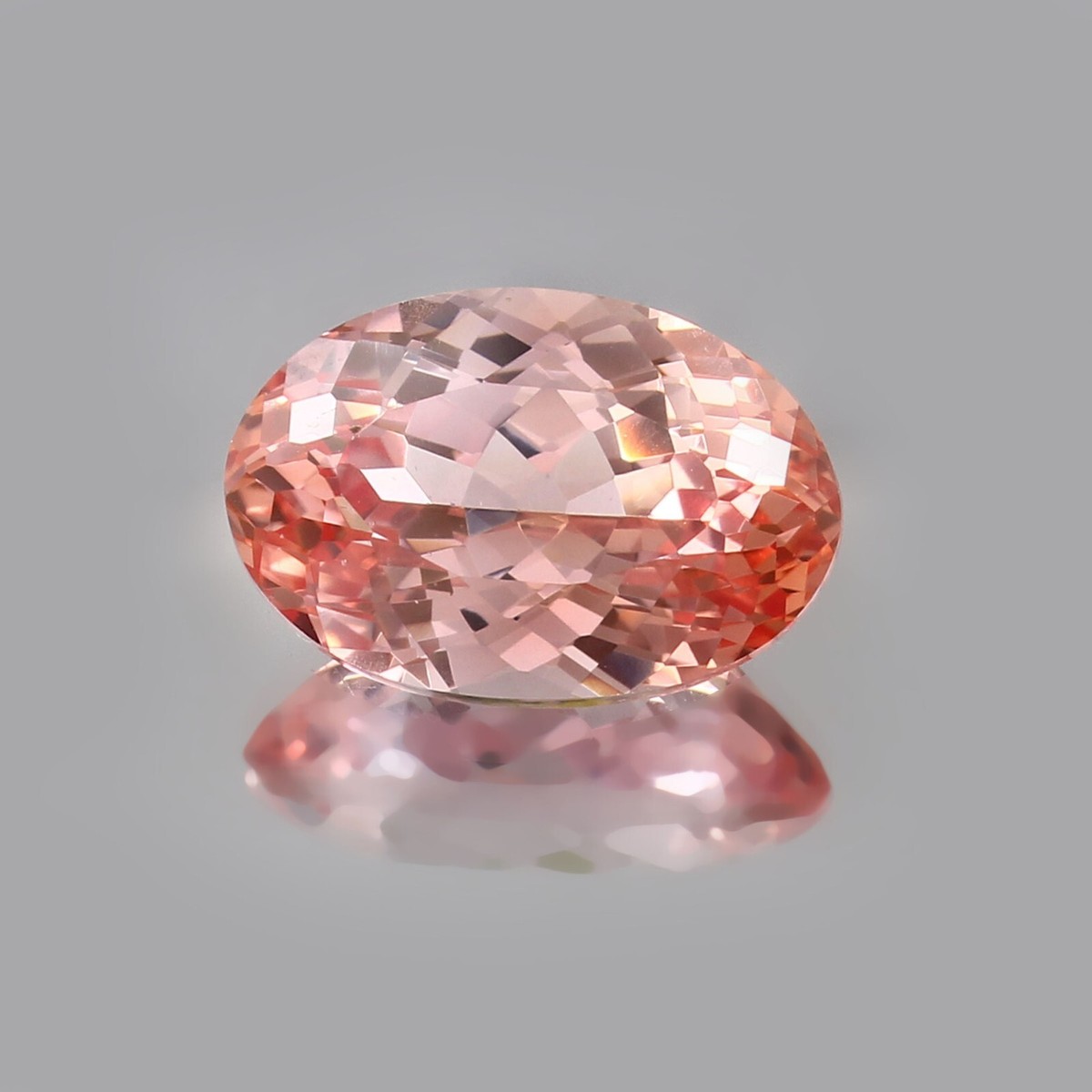 Saphir Padparadscha De Ceylan Naturel - 5,75 Carats, Ovale, Pur à La Loupe